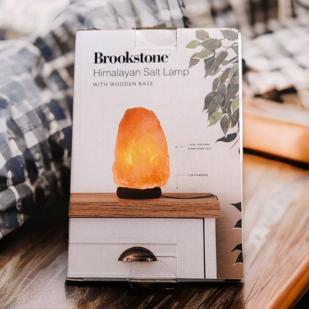 NIB BROOKSTONE HIMALAYAN SALT LAMP WITH WOODEN BASE